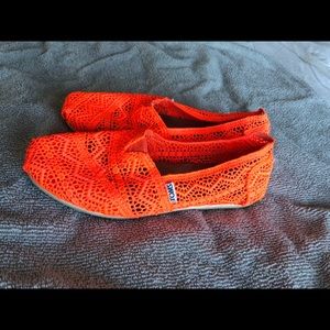 TOMS Fluorescent orange lace fabric, size 8